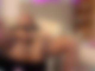 MatureVeronica MILF webcam performer live streaming
