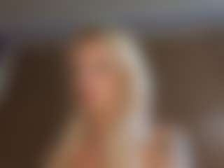 Serenexx MILF webcam performer live streaming