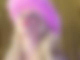 Serenexx MILF webcam performer live streaming
