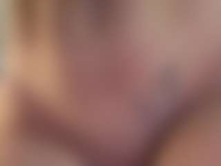 Serenexx MILF webcam performer live streaming