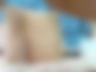 emily-86's Live Sex Cam Show