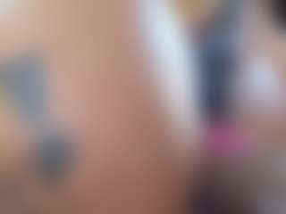 emily-86's Live Sex Cam Show