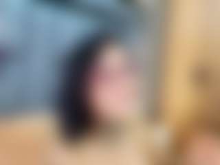 emily-86's Live Sex Cam Show
