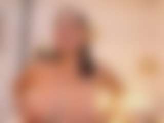 Live cam show with Shanon-mature - Bedroom on eurowanks.com