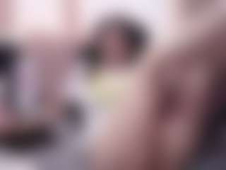 Live cam show with Lesliee22 - Average on AdultVida.com