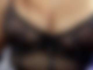Live cam show with Anny Rouse - Public Brown Hair on SquirtSoMuch