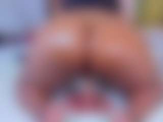 Danna Brown MILF webcam performer live streaming