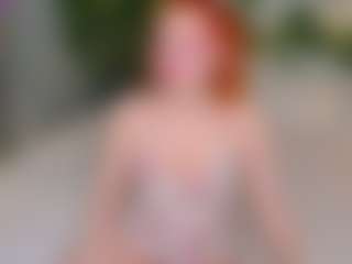 Live cam show with Elfa Mirielle - Gray Eyes on intimatelivegirls.com
