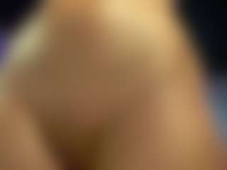 Live cam show with mandypeas - Gamer Athletic on SquirtSoMuch