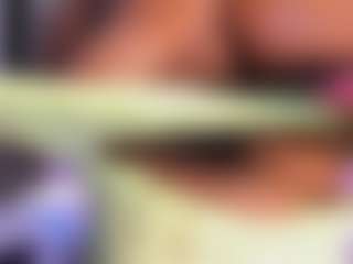 Live cam show with Elaine Brown - Outside on justonemore.cc