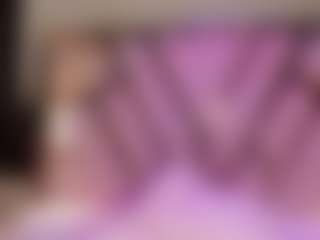 Live cam show with Elaine Brown - Black Dildo on Big Tits