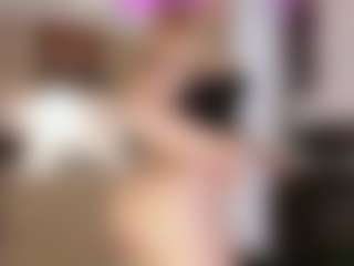 Live cam show with KendallCurkovaa - Smoking on AdultVida.com