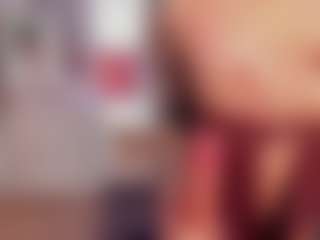 Live cam show with Cylie Lee - Moaning on AdultVida.com