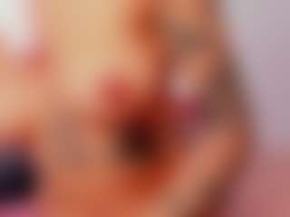 Live cam show with Cylie Lee - Smoking on Free Soda