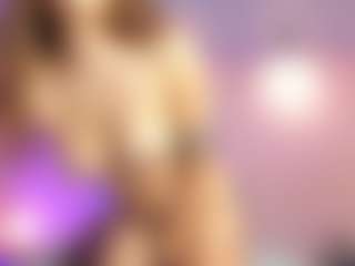 Spettacolo in cam dal vivo con Briana Thompson - Ebony Small Tits su Camsoda