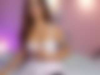 Live cam show with Briana Thompson - Deepthroat on Camsoda