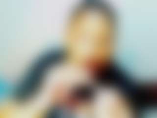 Live cam show with CocoFlames75 - Middle Aged on Stripli.com