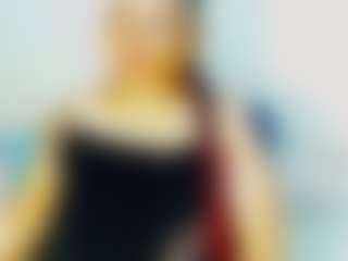 Live cam show with CocoFlames75 - Gagging on Milfs Live