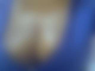 Live cam show with Sessley - Lactating on Sweet Sext