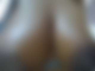 Live cam show with Sessley - Lactating on CamSodaAdn