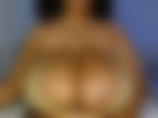 Live cam show with BustyAfribabe - Housewife on CamSodaAdn