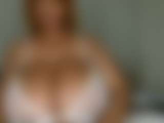 Live cam show with BustyAfribabe - Housewife on CamSextacy