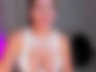 Valeria Roldan MILF webcam performer live streaming