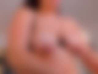 Valeria Roldan MILF webcam performer live streaming