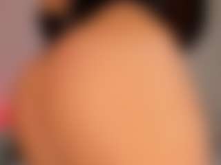 Live cam show with Valeria Roldan - Lush MILF on xfollow cams
