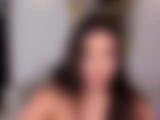 Live cam show with Valeria Roldan - Deepthroat on Camsoda