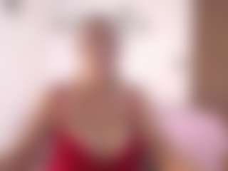 Live cam show with Renata salinas - Blonde Hair MILF on LiveSexCams6
