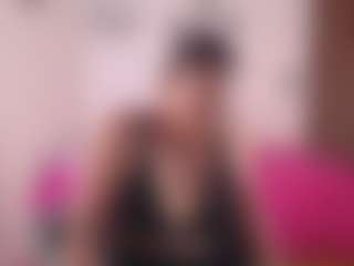 Live cam show with Renata salinas - Trimmed Granny on StripNow