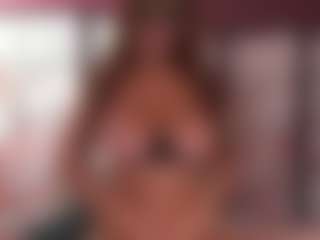 Live cam show with BeccaDelux - Brown Hair on friskycurves.com