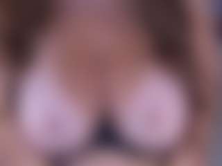 Live cam show with BeccaDelux - Granny Brown Hair on Dare Cams