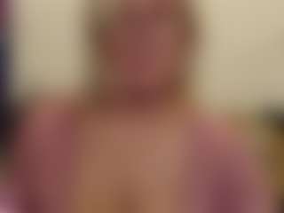 Live cam show with IlariaCetoi - Green Eyes on hotwifechat.live
