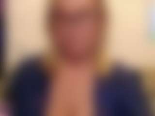 Live cam show with IlariaCetoi - Smoke on liverealitysex.com