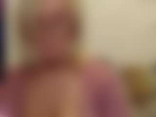 Live cam show with IlariaCetoi - Granny Dildo on StripNow