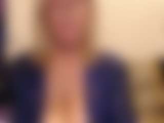 Live cam show with IlariaCetoi - Strip Mature on Camsoda