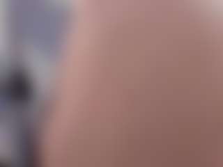 Live cam show with Gin - Twitter on CamClone