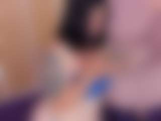 Live cam show with Gin - Pegging on friskycurves.com