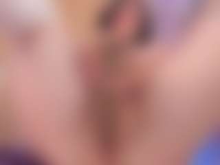 Live cam show with Gin - Mature on Camsoda