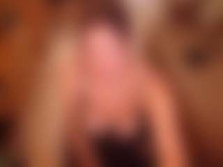 LauraRuth MILF webcam performer live streaming