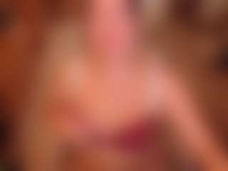 Live cam show with LauraRuth - Curvy Middle Aged on Cam Slut
