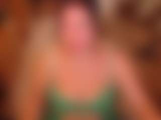 Live cam show with LauraRuth - Moaning on xplaylive.com