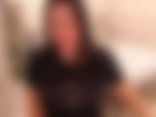 LauraRuth MILF webcam performer live streaming