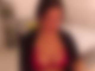 LauraRuth MILF webcam performer live streaming
