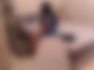 Live cam show with LauraRuth - Bedroom MILF on CamwithHer
