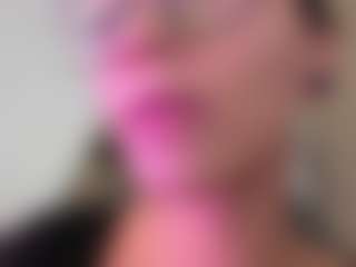 Live cam show with Alice-rausing - Slave on hotwifechat.live