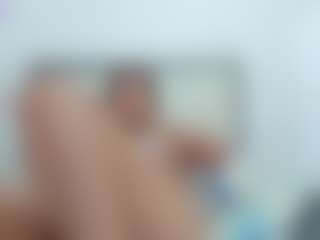 Live cam show with Cutelatinax - Genital Piercings on AdultVida.com