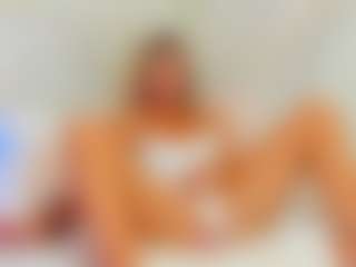 Live cam show with EllisaCherry - Living Room on livesuperchat.net